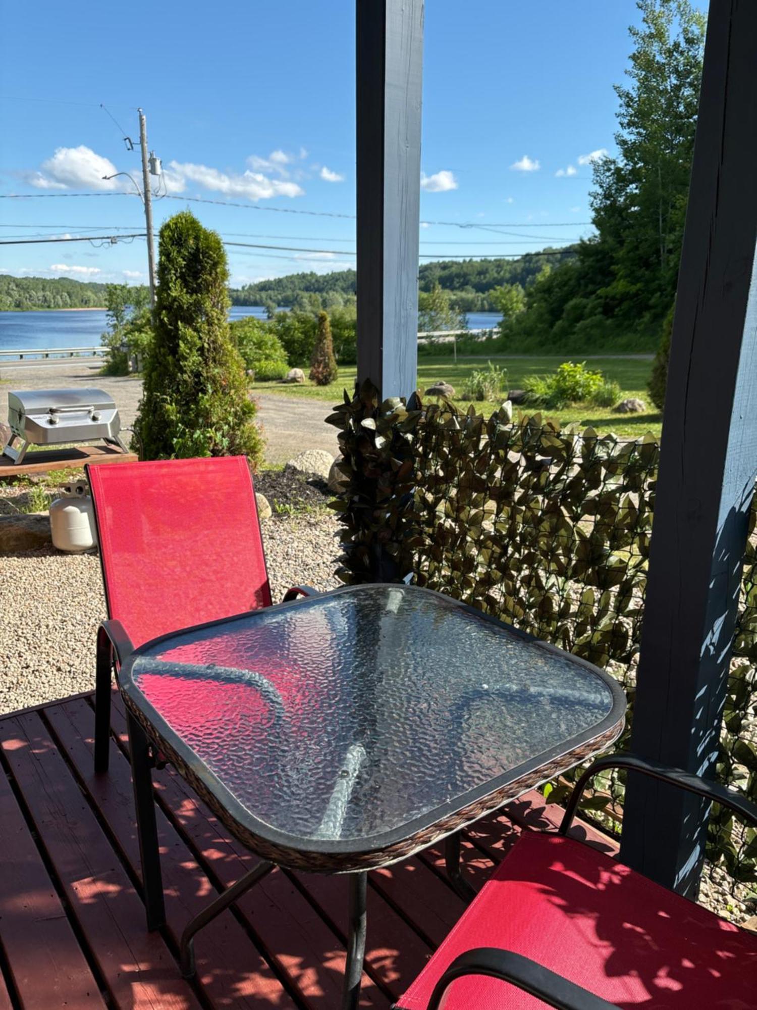 Domaine De La Baie, Les Suites Shawinigan Εξωτερικό φωτογραφία